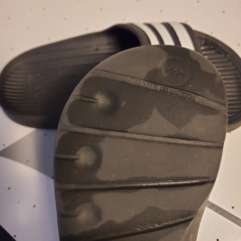 Adidas kids slides